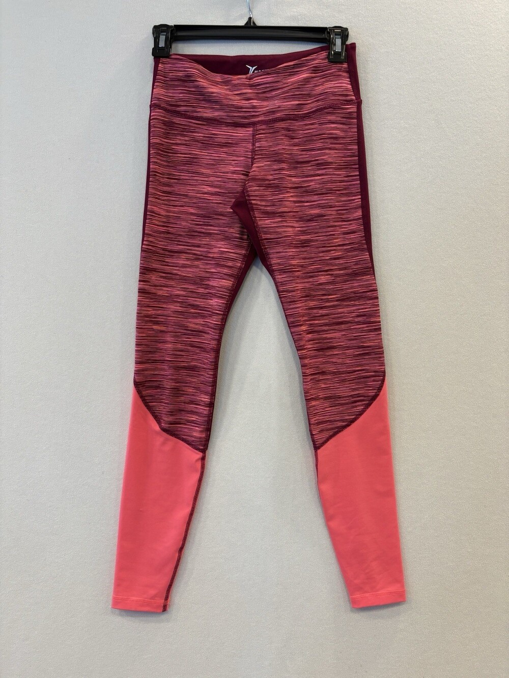 Old Navy Active Leggings Womens Small Mid Rise Maroon Pink Go Dry Fitted Pants